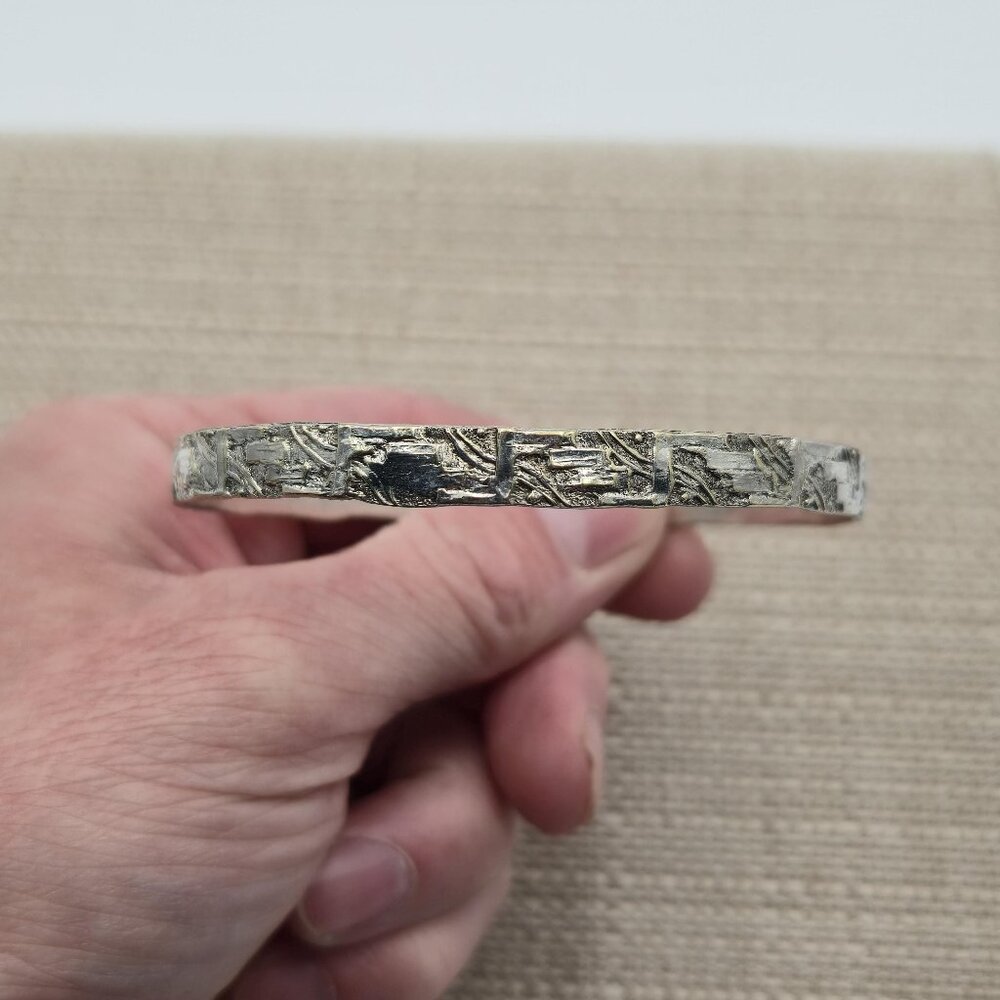 8.5 Inch Silver Plated Over Tin Beautiful Pattern Bangle Bracelet B509